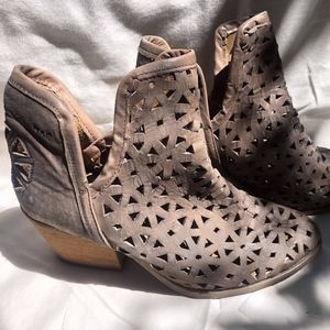 Musse&Cloud taupe brown leather  boots size 6